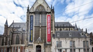 Prins Constantijn, Marjan Minnesma en Lucien Spee reflecteren op persvrijheid, de klimaatcrisis en LHBTI-rechten in World Press Photo in Nieuwe Kerk