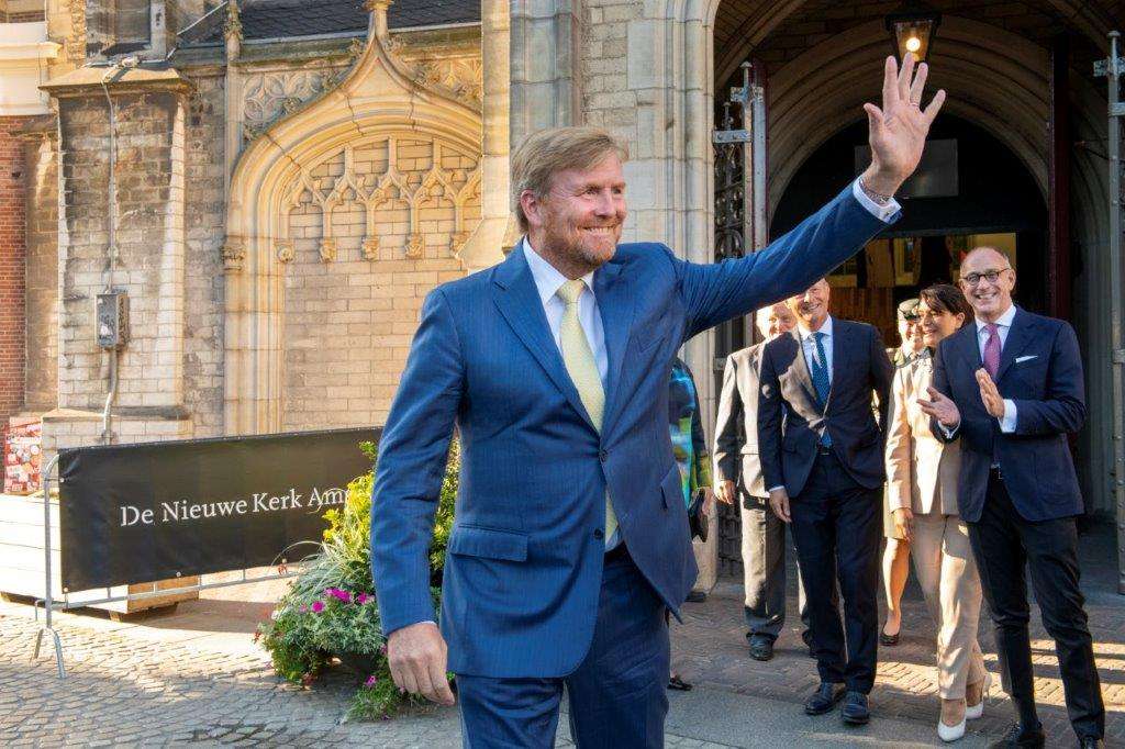 Koning Willem-Alexander bezoekt De Nieuwe Kerk Amsterdam