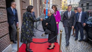Prinses Beatrix opent tentoonstelling De eeuw van Juliana