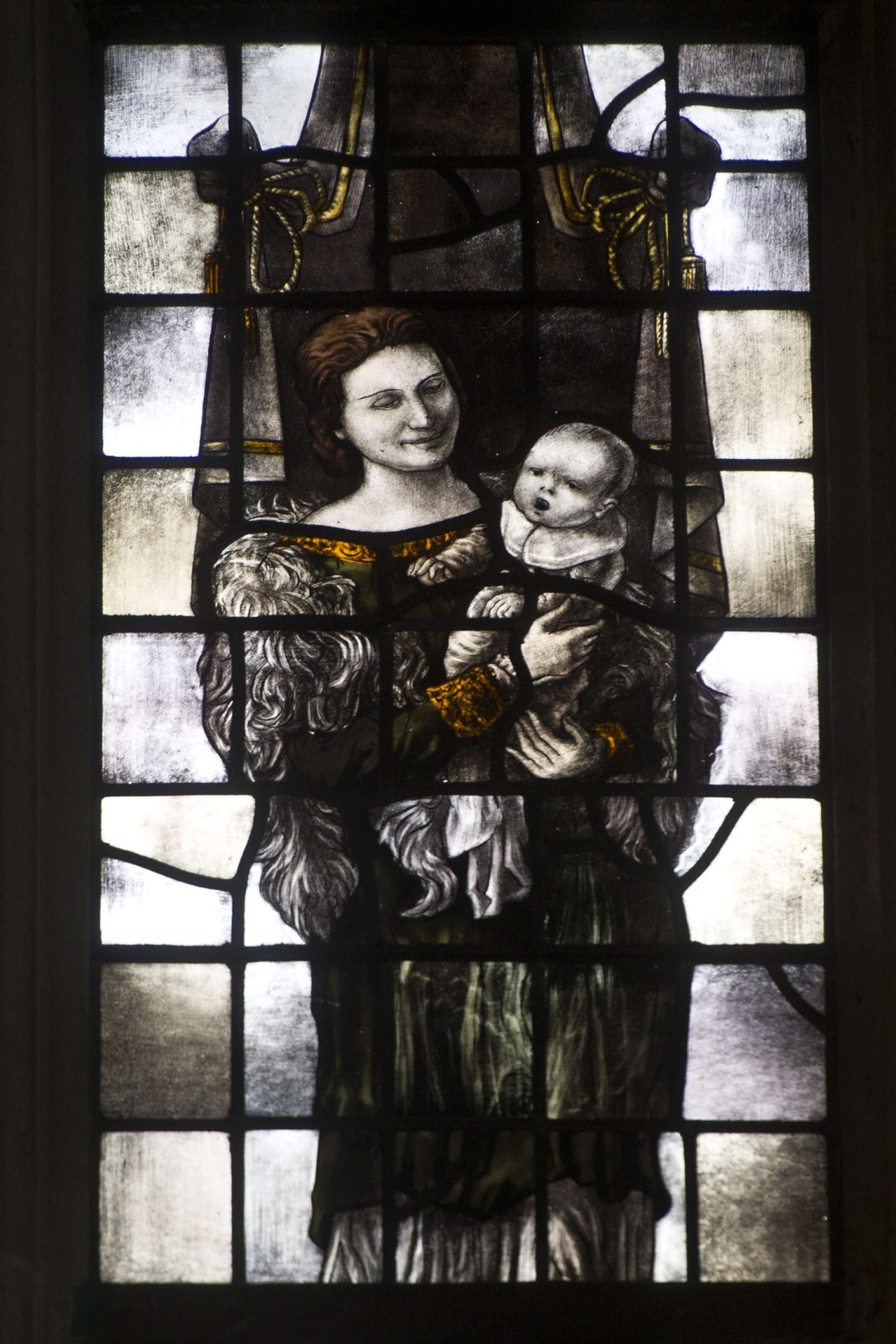 Foto: Evert Elzinga. Detail uit de herinneringsramen aan het 40-jarige regeringsjubileum van Koningin Wilhelmina in 1938. Aangeboden door Amsterdamse bevolking.